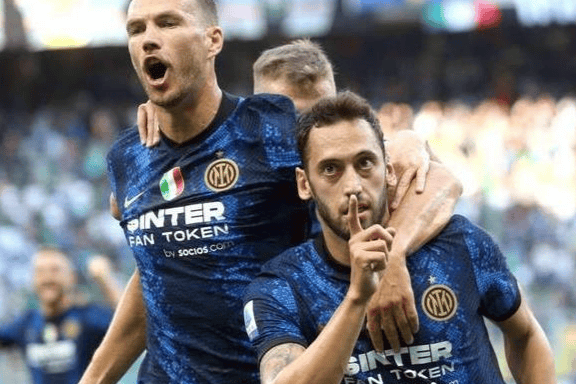 包含荷甲赛后再迎强敌；费耶诺德绝杀压哨；主帅态度——更衣室稳定；阵容厚度经受考验的词条